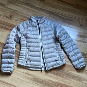 Eddie Bauer Women's Light Gray/Silver Thin Puffer Jacket